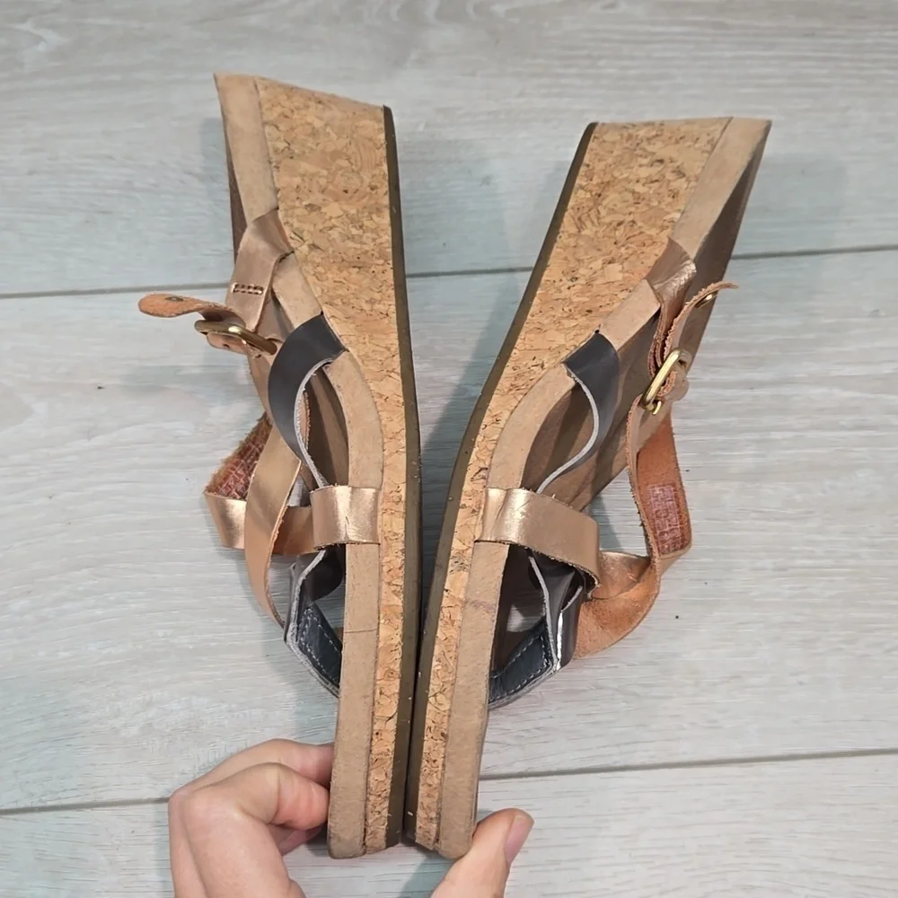 UGG Australia Metallic Leather Strappy Wedge Sandals Shoes Sz 10